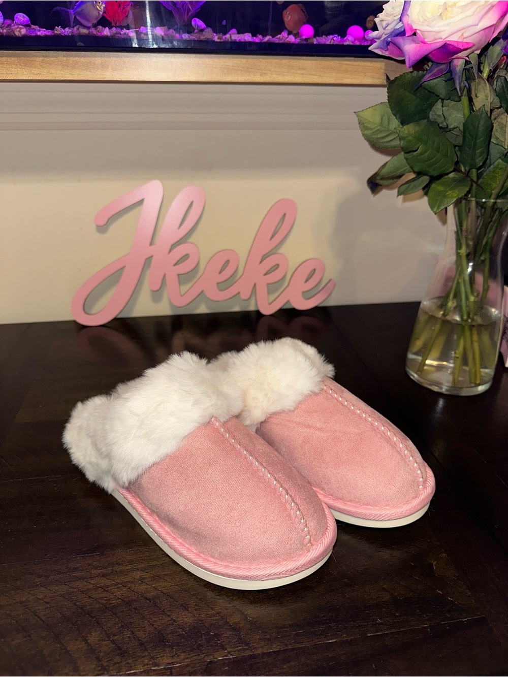 Pink Faux Fur Women's Plush Slippers sizes 6, 7, 8, 9